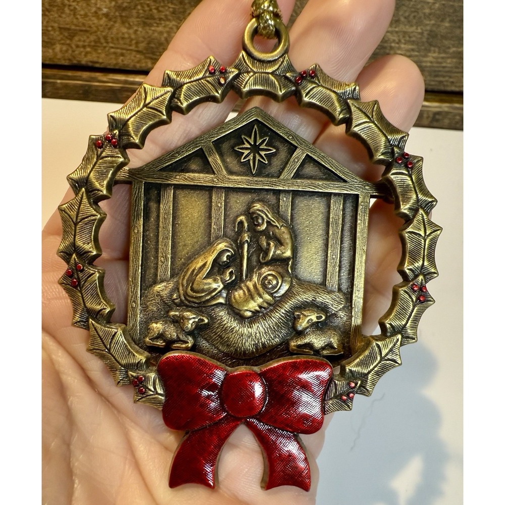 Gloria Duchin Brass Nativity Wreath‎ Ornament 1991 Red Enamel Bow USA VTG